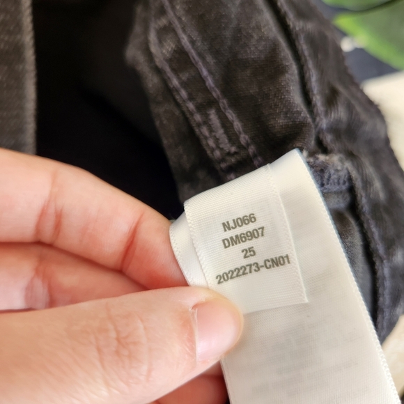 Madewell The Momjean Short Short Black Wash Denim Jean NWT Size 25 - Picture 5 of 6